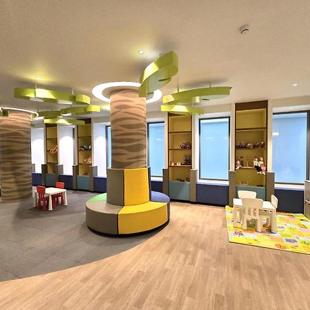 Oceanfront Beach Resort - Sha Extra Plus Patong Exterior foto The Children's Museum of Oak Park