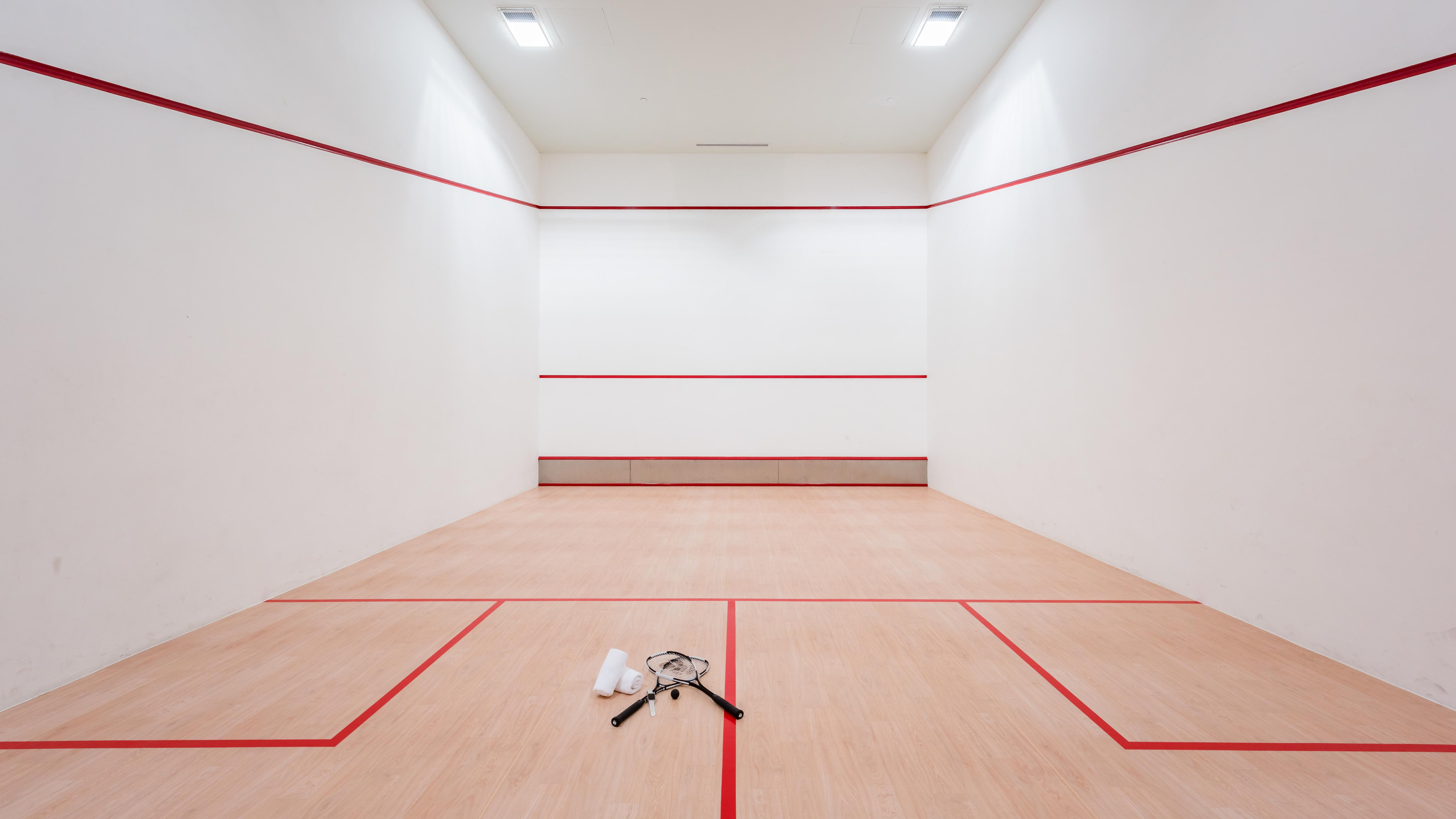 Oceanfront Beach Resort - Sha Extra Plus Patong Exterior foto Squash court