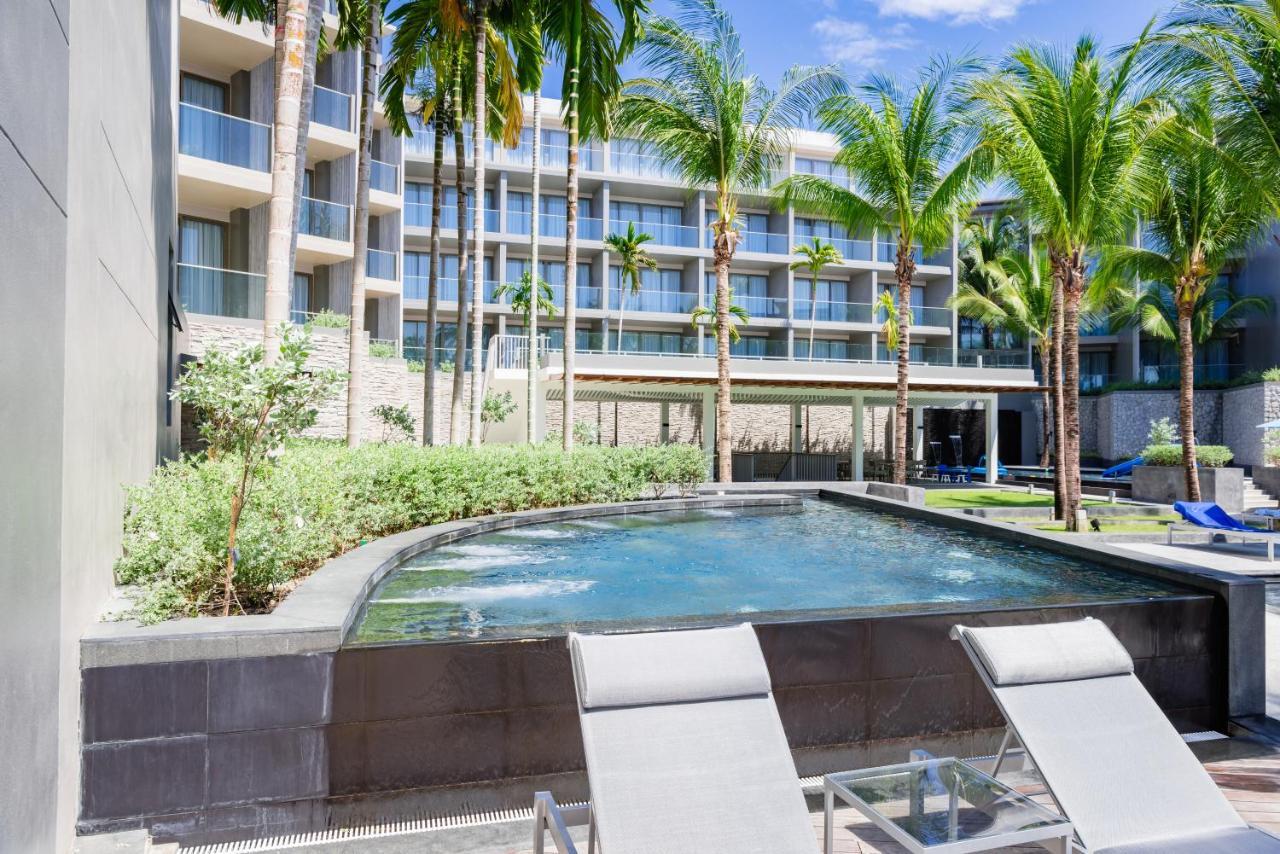 Oceanfront Beach Resort - Sha Extra Plus Patong Exterior foto The pool at the Hilton