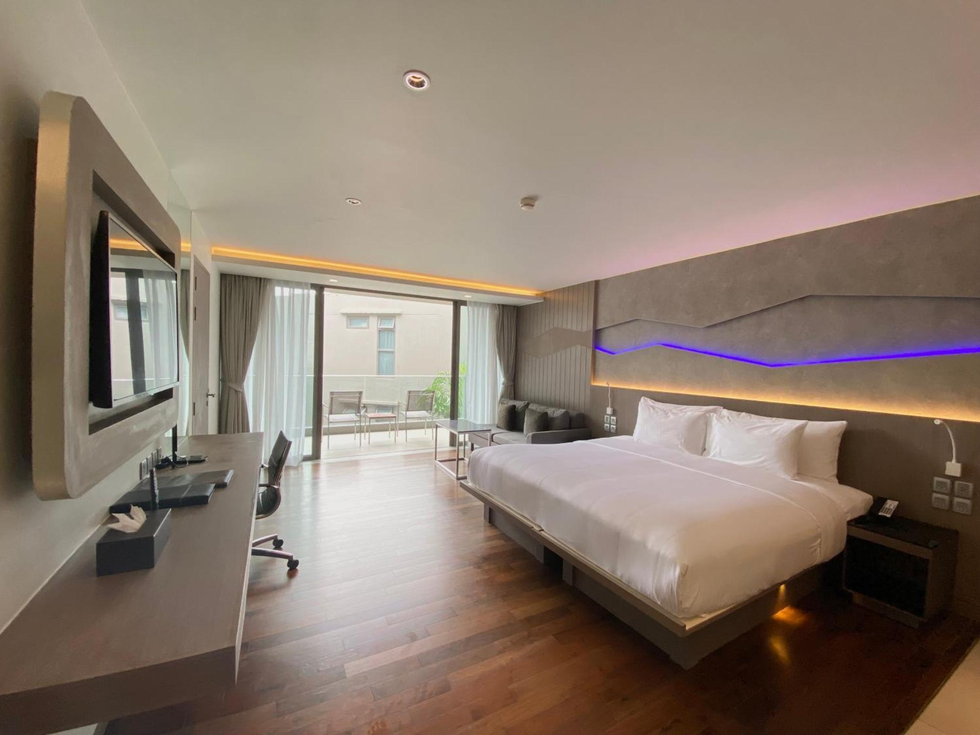 Oceanfront Beach Resort - Sha Extra Plus Patong Exterior foto Deluxe Room
