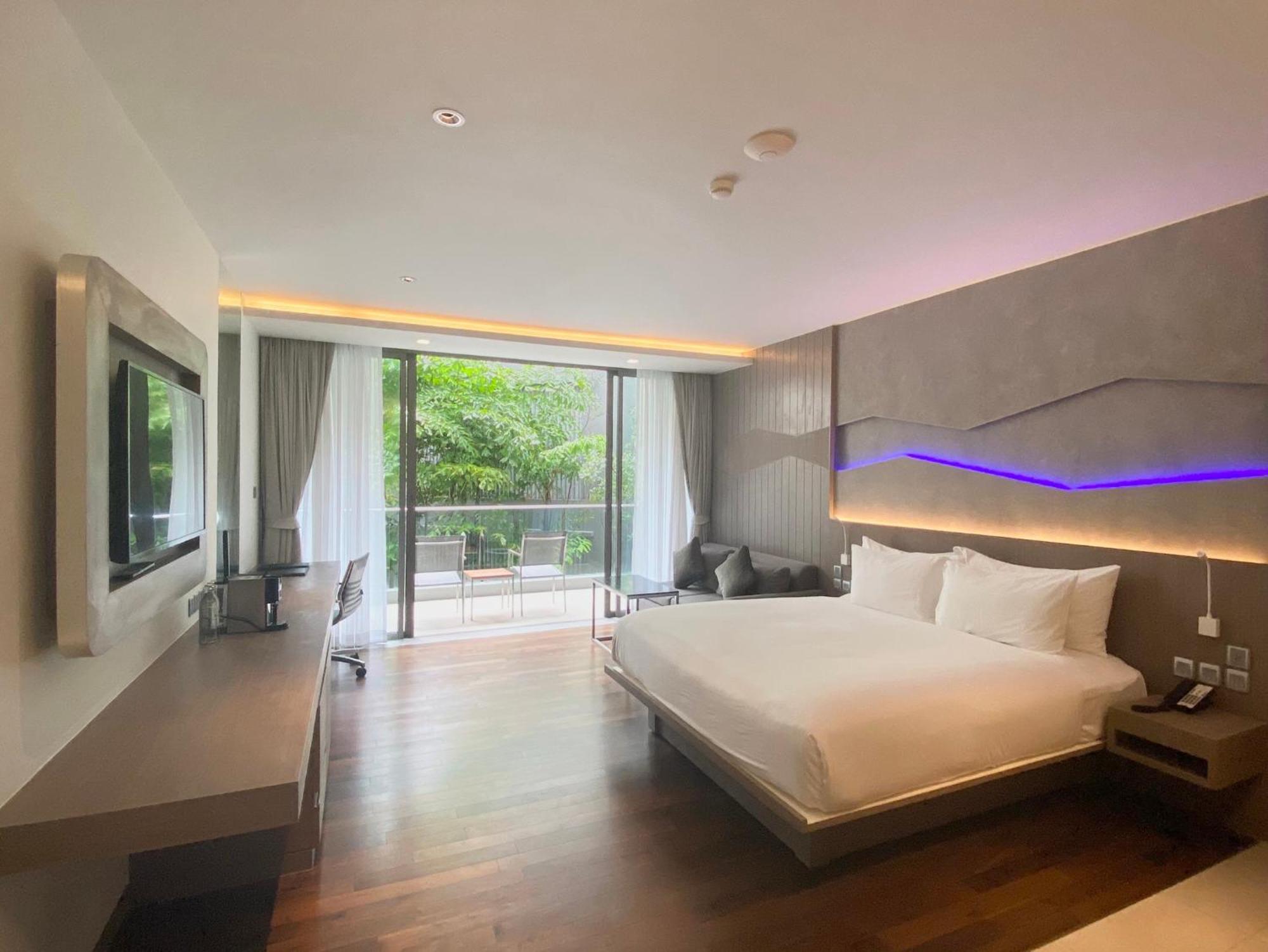 Oceanfront Beach Resort - Sha Extra Plus Patong Exterior foto Deluxe Room