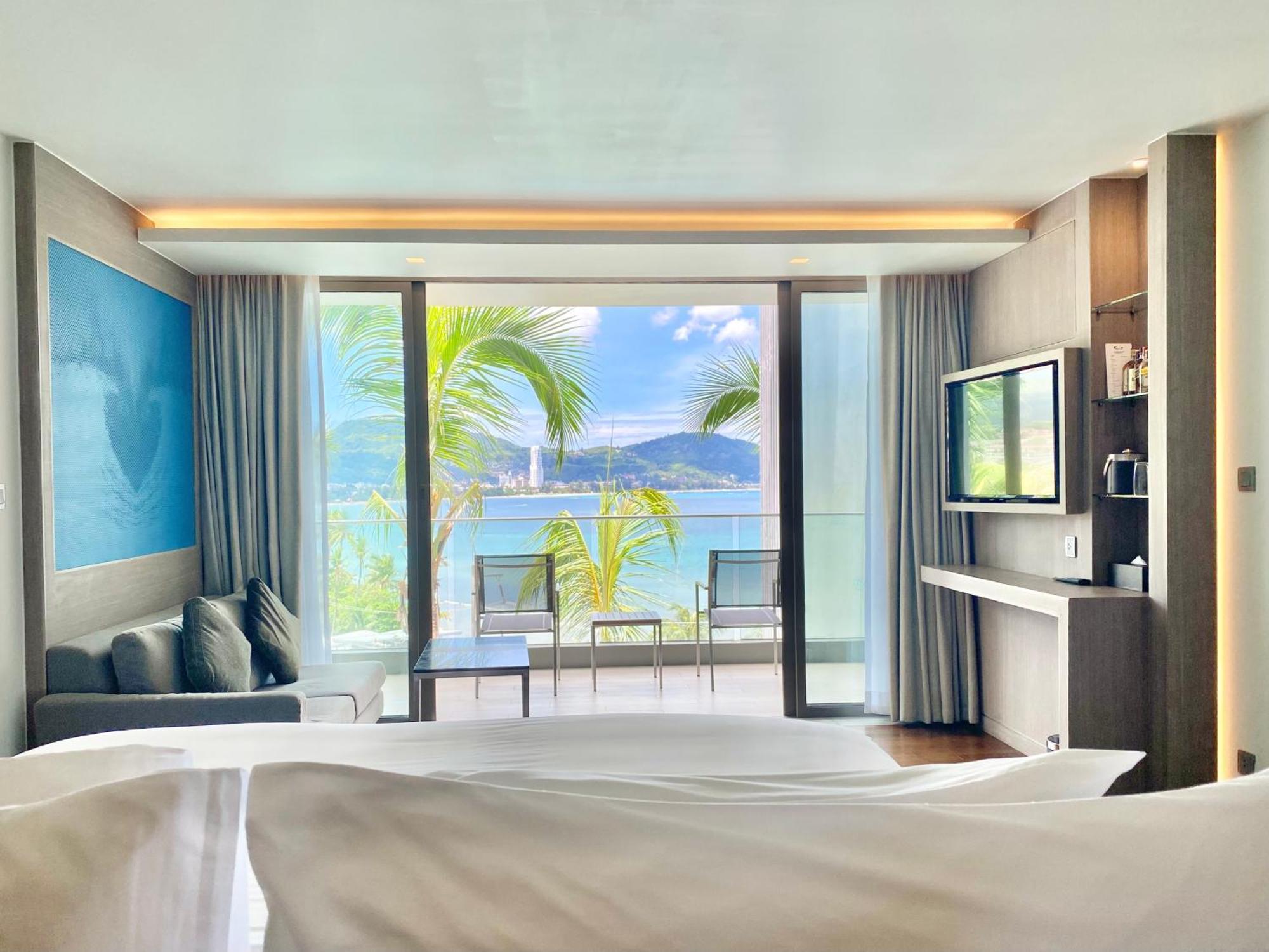 Oceanfront Beach Resort - Sha Extra Plus Patong Quarto foto Deluxe Ocean View