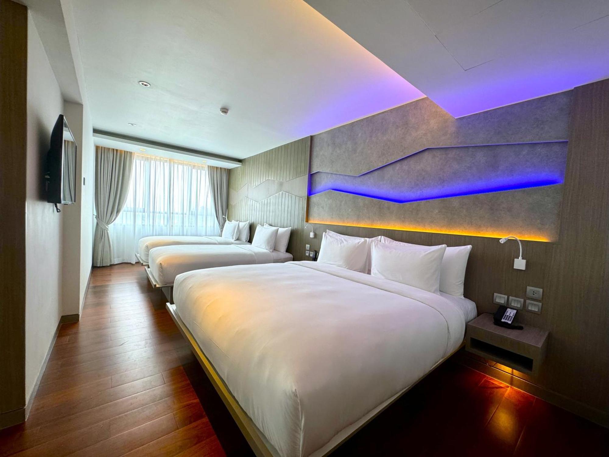 Oceanfront Beach Resort - Sha Extra Plus Patong Quarto foto Deluxe Family Room